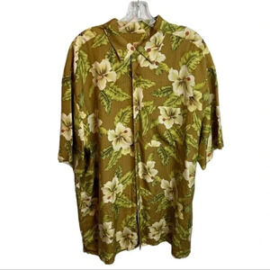 JOS A BANK Men’s Short Sleeve Button Down FLORAL Beach Shirt. Hawaiian Shirt.